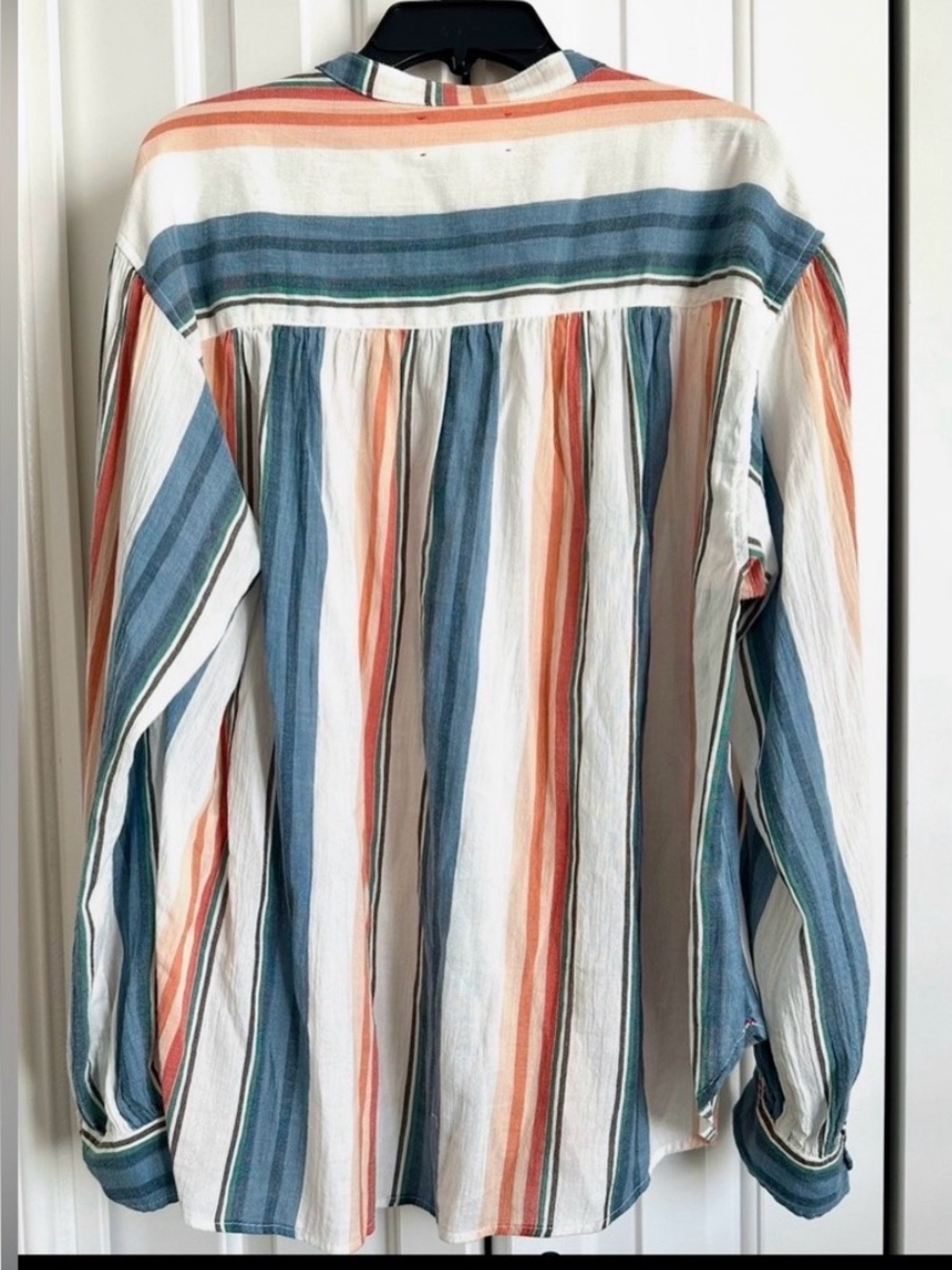 XiRENA MIKA Blouse Medium like new - Picture 3 of 5